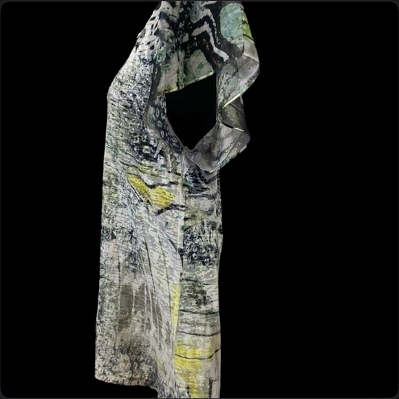 DayTrip V-neck short sleeve shirt size medium - Picture 3 of 6